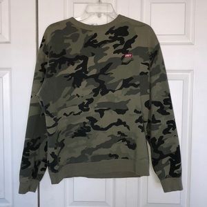OBEY camouflaged crew neck